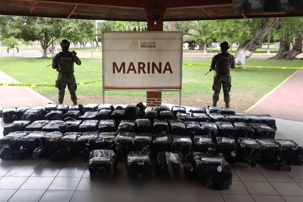 Marina asegura 1.28 toneladas de cocaína frente a costas de&nbsp;Michoacán