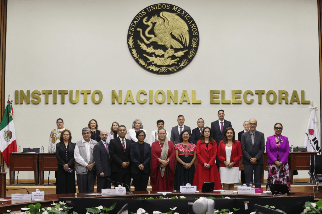 INE entrega constancias de mayoría a ministros electos de la Suprema&nbsp;Corte