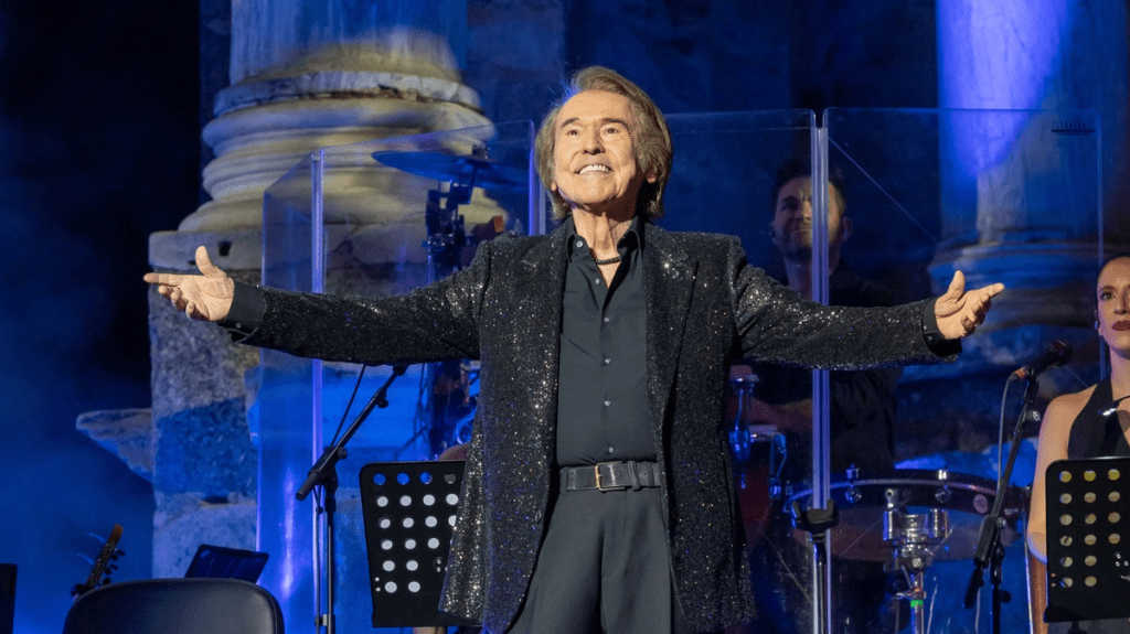 Raphael vive una ‘gran noche’ en su regreso a los&nbsp;escenarios