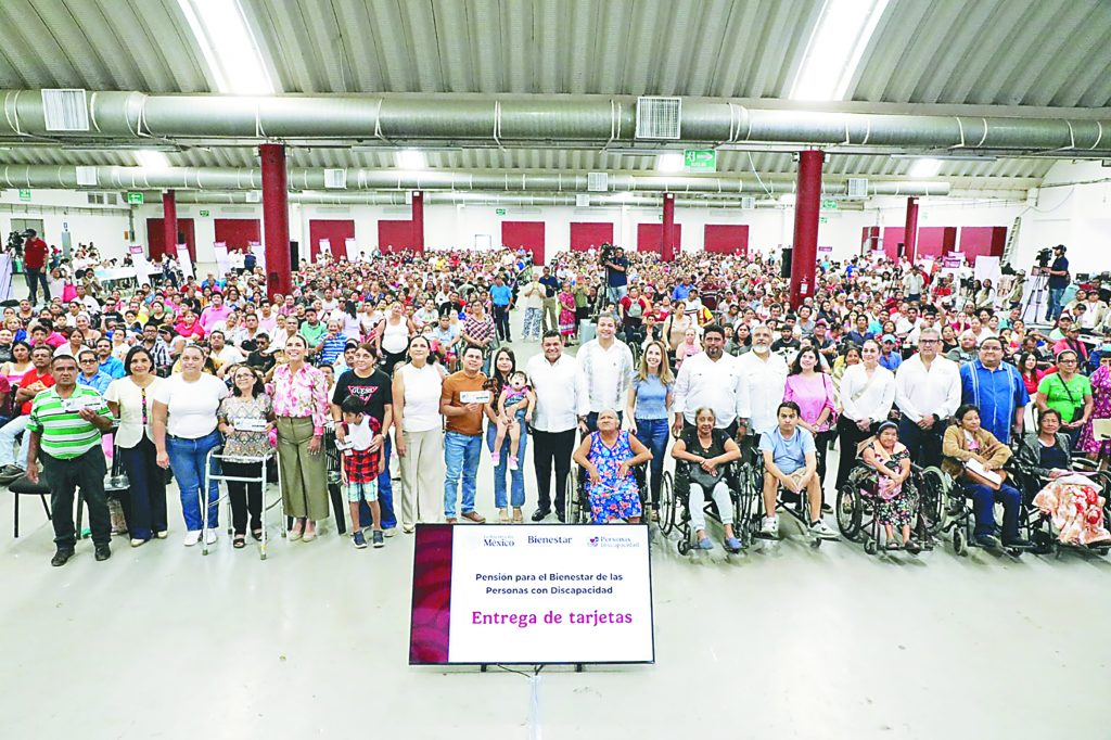 Gobierno de Tabasco y Federación entregan más de 11 mil tarjetas de pensión para personas con&nbsp;discapacidad