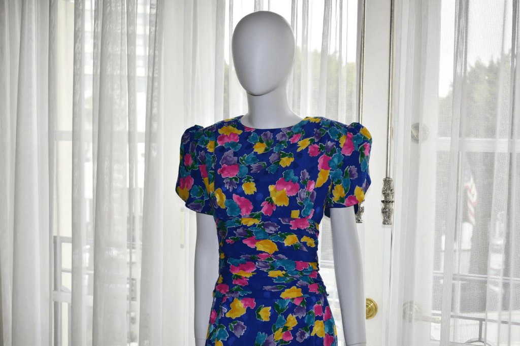 Subastan el vestido “solidario” de la princesa Diana en 520 mil&nbsp;dólares