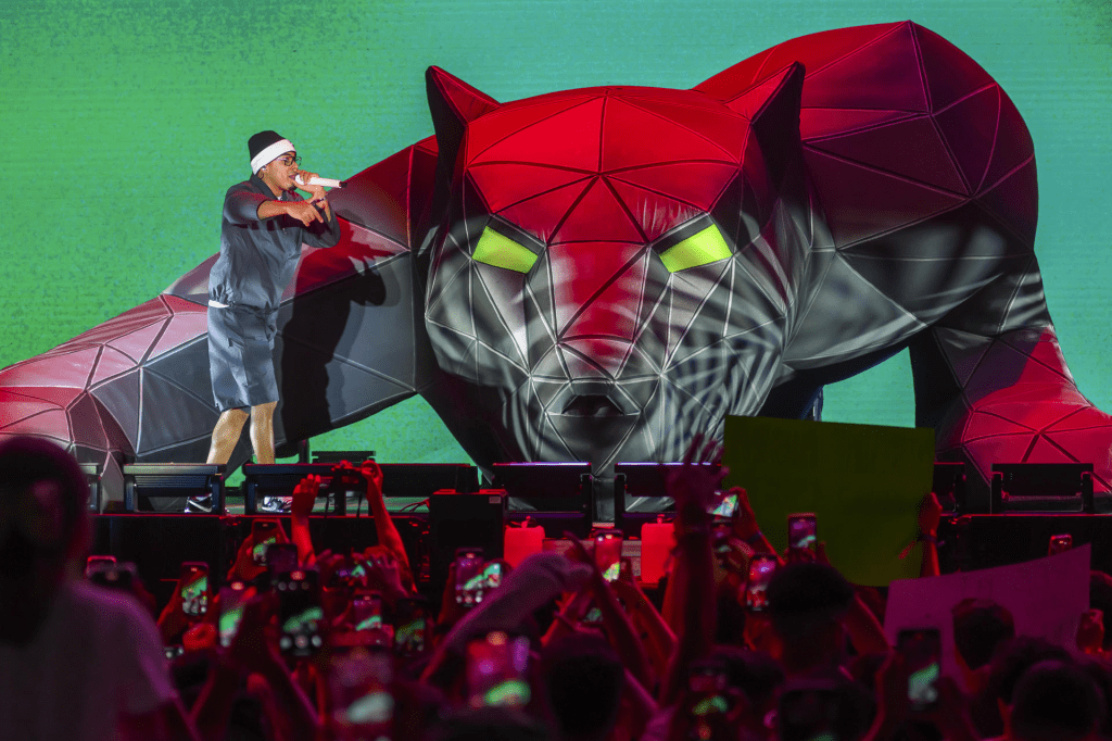 Rauw Alejandro y Myke Towers triunfan en los Premios Tu Música Urbano con 3&nbsp;galardones