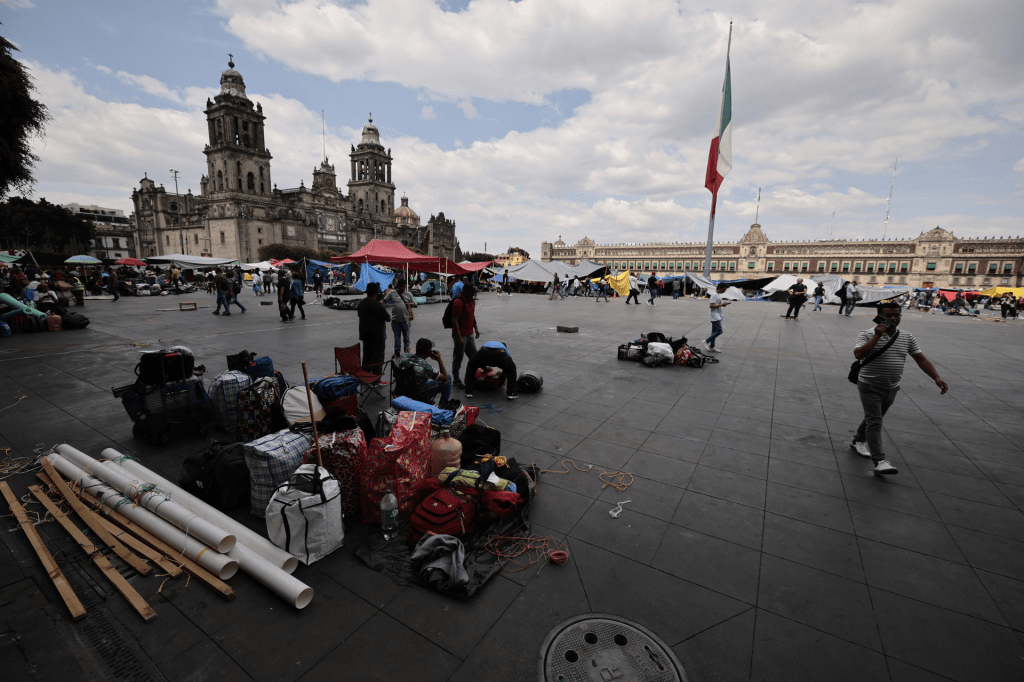 CNTE se retira del Zócalo&nbsp;capitalino