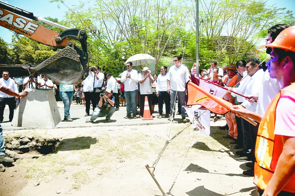 El Gobernador Javier May da banderazo a obra en Santa Cruz: comunidad y mano de obra local se suman al&nbsp;progreso
