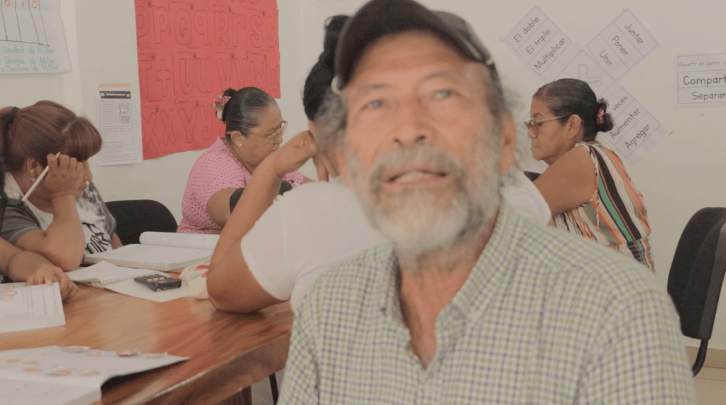 Adulto mayor inicia estudios de primaria en Comalcalco a los 70&nbsp;años