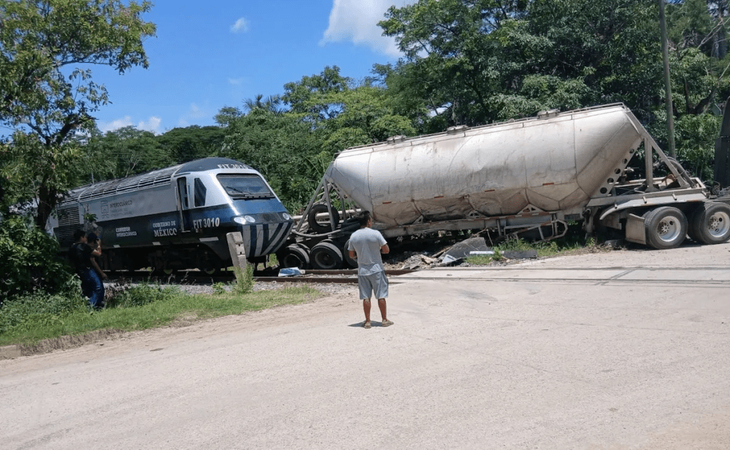 Tren Interoceánico choca con tráiler en&nbsp;Tabasco
