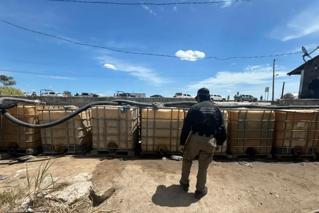 FGR asegura más de 4 mil litros de hidrocarburo en inmueble de Cárdenas,&nbsp;Tabasco