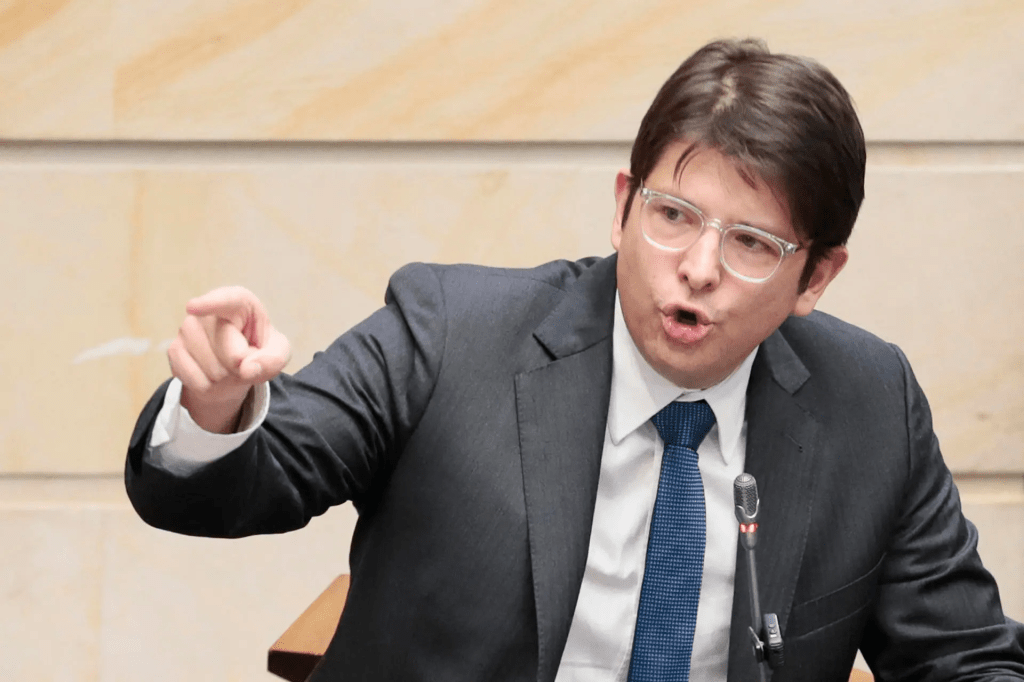 Otro menor de edad se presenta ante la Fiscalía colombiana por atentado a Uribe&nbsp;Turbay