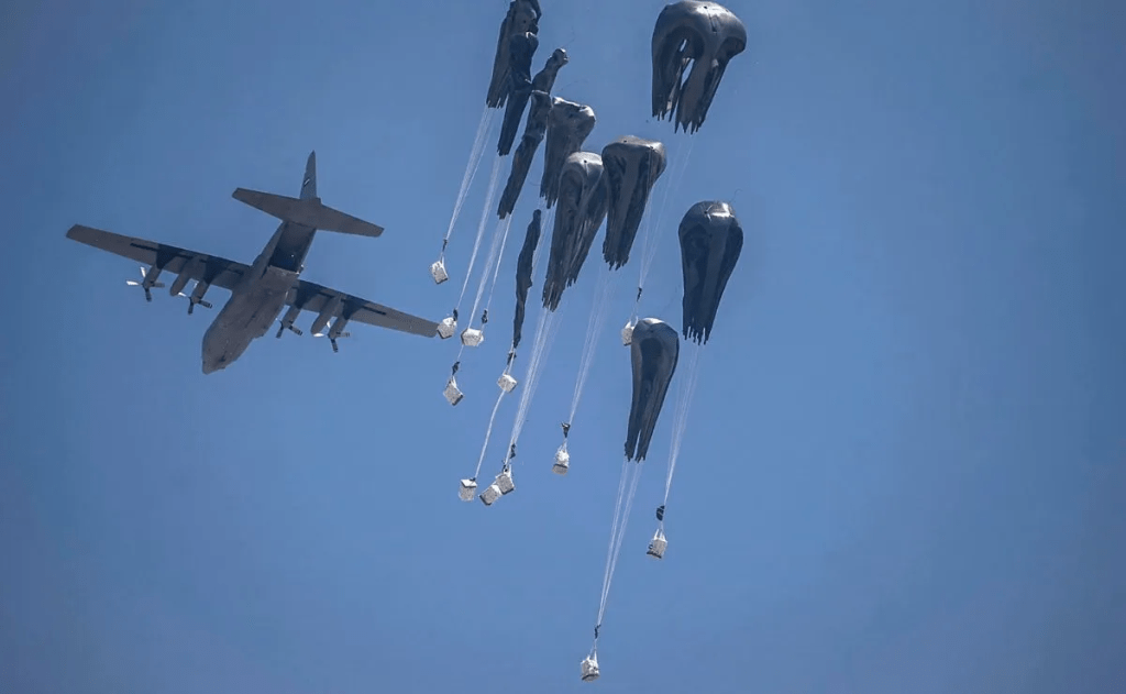 Gaza recibe ayuda humanitaria por tierra y aire en medio de crisis&nbsp;alimentaria