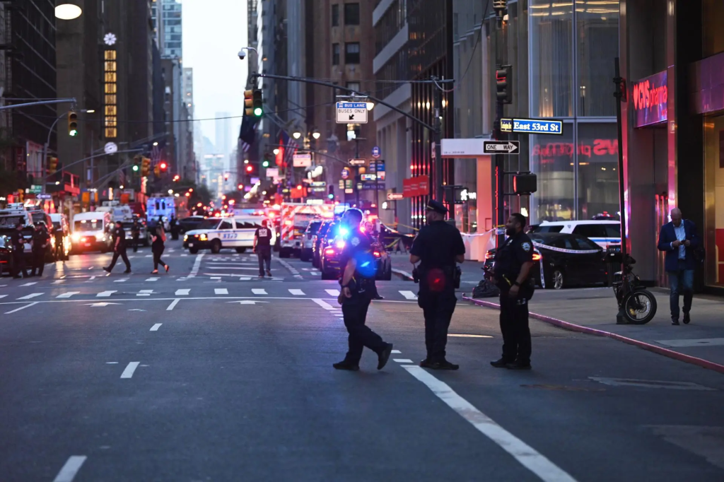 Al menos cuatro muertos, incluido un policía, en tiroteo en Nueva&nbsp;York