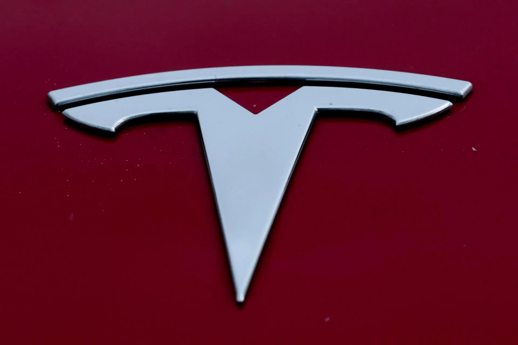 Jurado ordena a Tesla pagar 329 millones de dólares por accidente fatal con su&nbsp;autopiloto