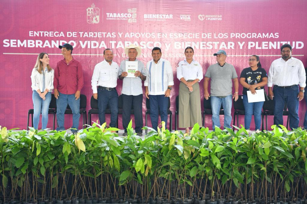 Gobernador Javier May entrega más de 2 mil tarjetas de apoyo en Sembrando Vida y Bienestar en Cárdenas y&nbsp;Huimanguillo