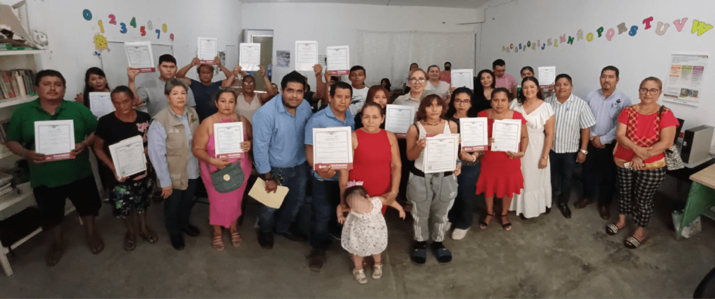 Entrega IEAT certificados de primaria y secundaria a 21 personas en&nbsp;Nacajuca