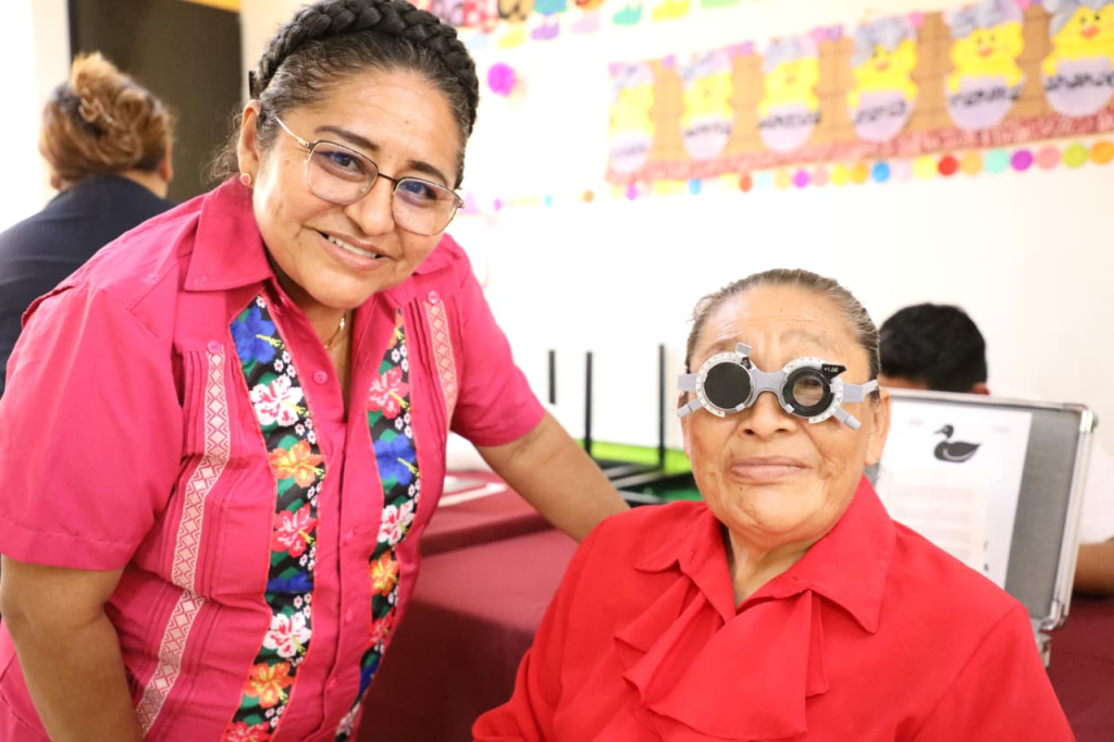 Javier May acerca programas y servicios a familias de La Estrella,&nbsp;Centla