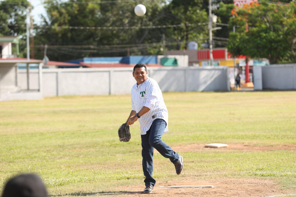 Gobernador Javier May inaugura Liga Municipal de Sóftbol de Veteranos en&nbsp;Centla