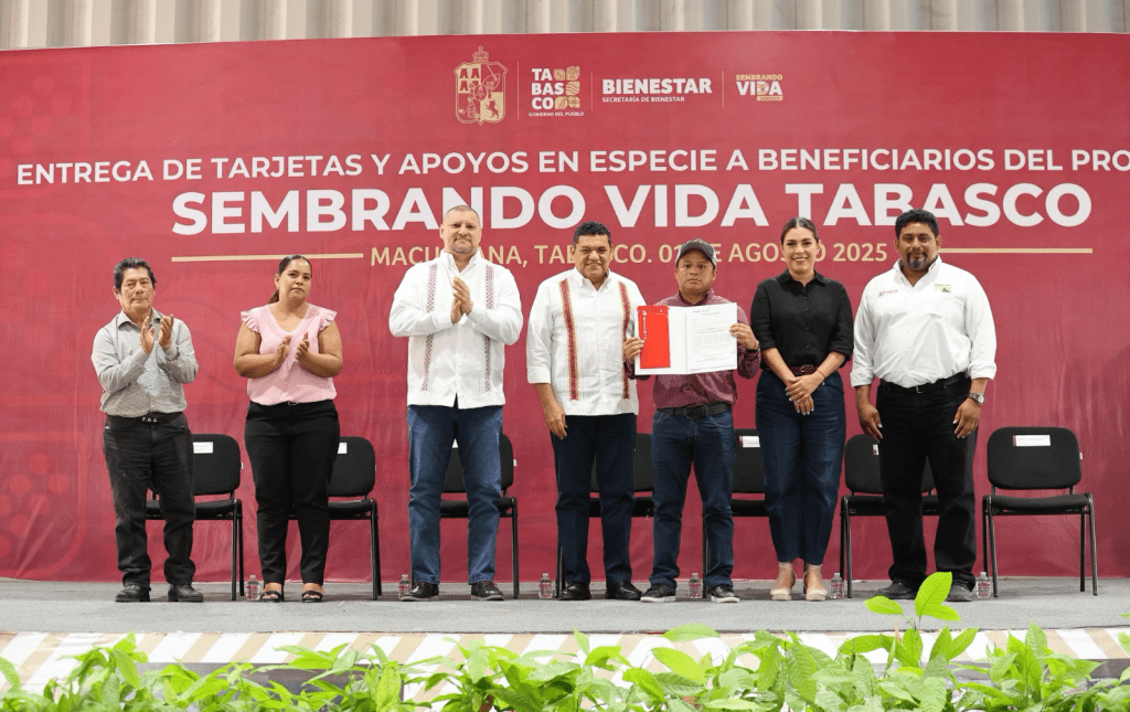 Avanza Sembrando Vida Estatal: Javier May entrega 322 nuevas tarjetas en&nbsp;Macuspana