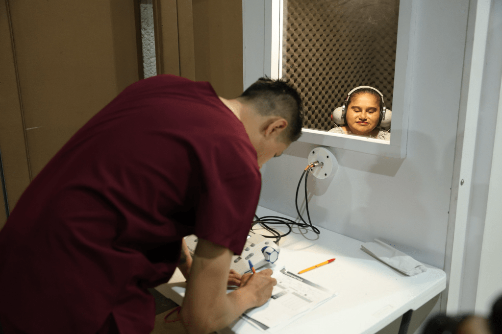 Gobierno de Tabasco entrega 500 auxiliares auditivos gratuitos en jornada por la inclusión&nbsp;social