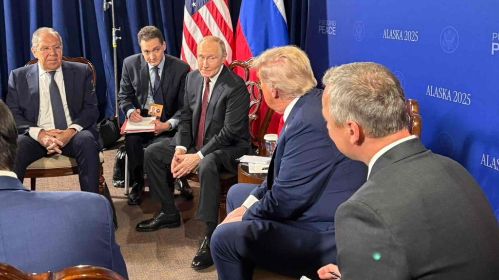 Putin y Trump abordan elevar el nivel de representación en los diálogos de paz con&nbsp;Ucrania