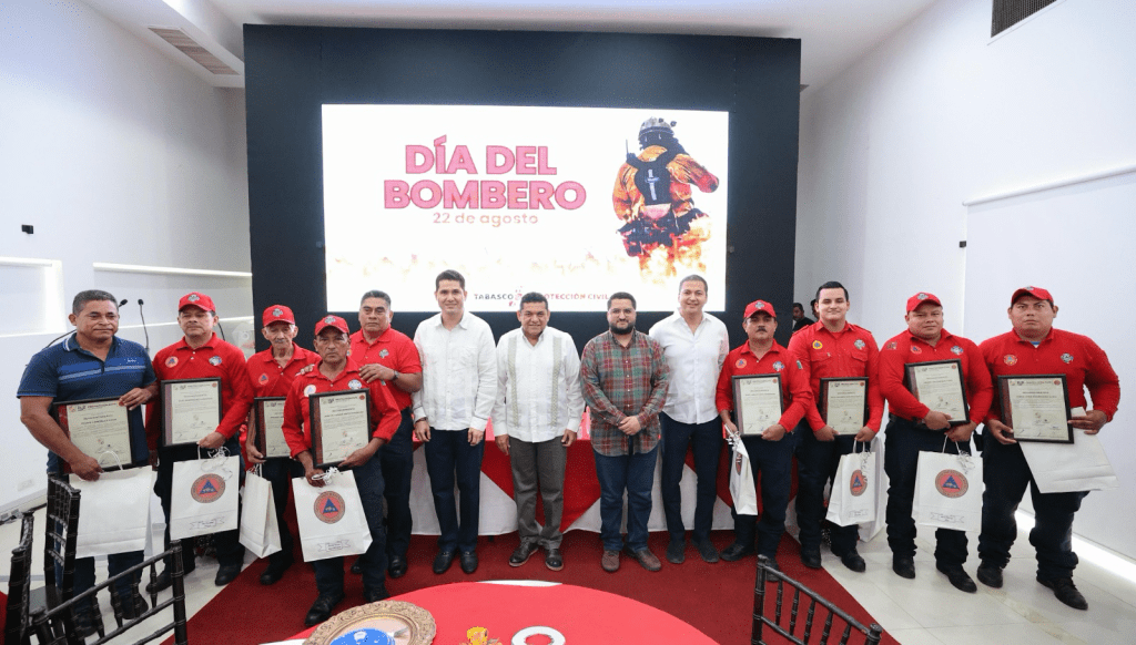 Gobernador Javier May reconoce a bomberos como pilares de seguridad y protección en&nbsp;Tabasco