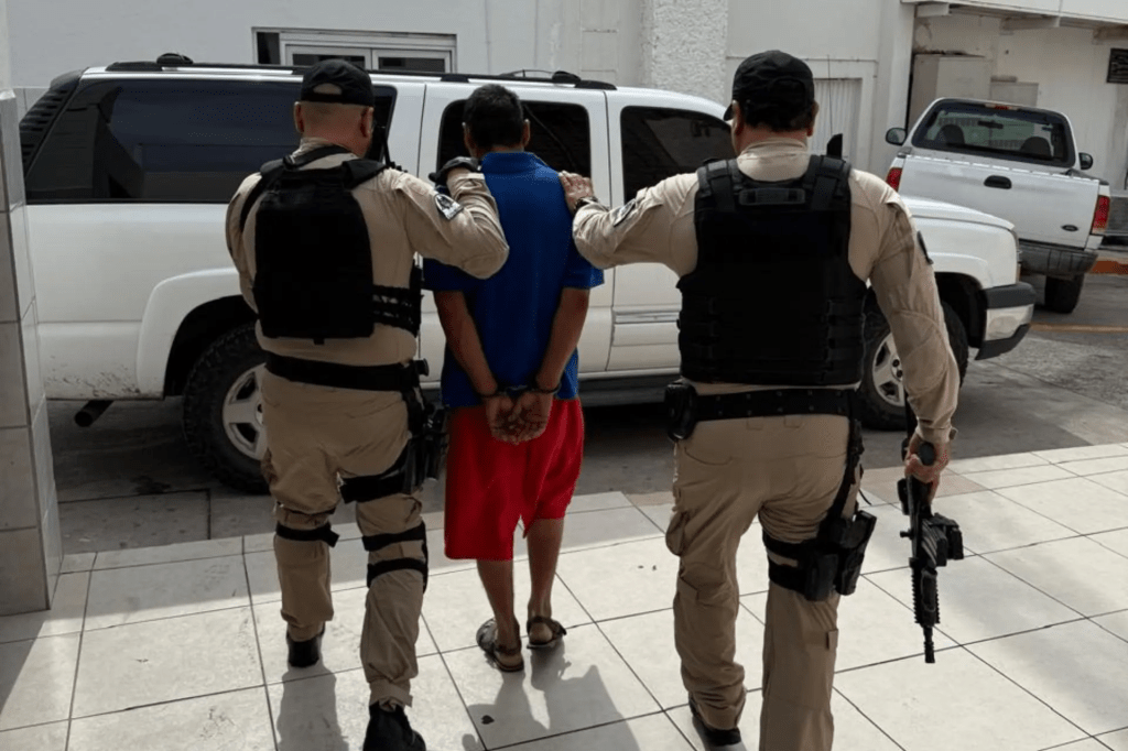 Sinaloa: Aseguran dos mil 300 dosis de droga y detienen a 13&nbsp;personas