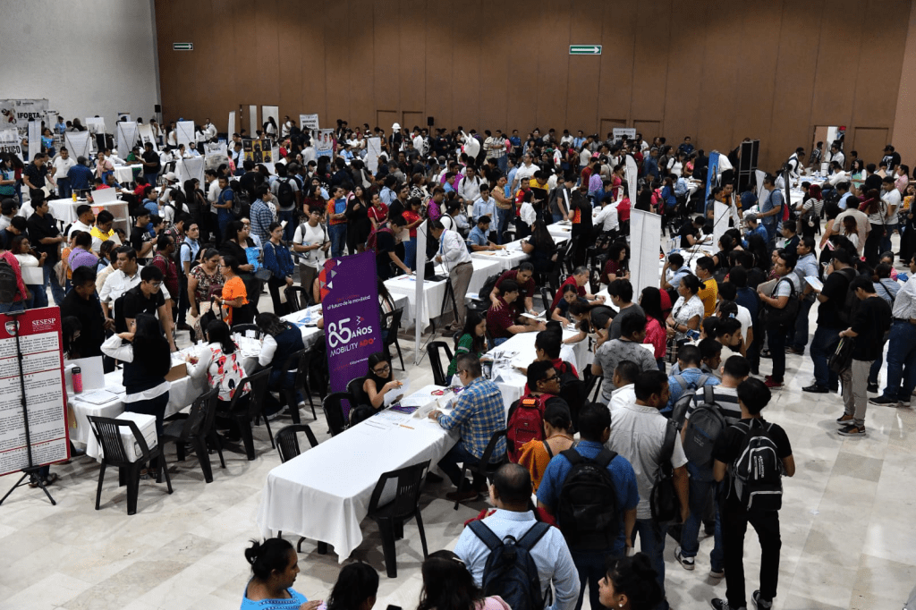 Juventud tabasqueña encuentra mil 175 oportunidades en la Feria Nacional de&nbsp;Empleo
