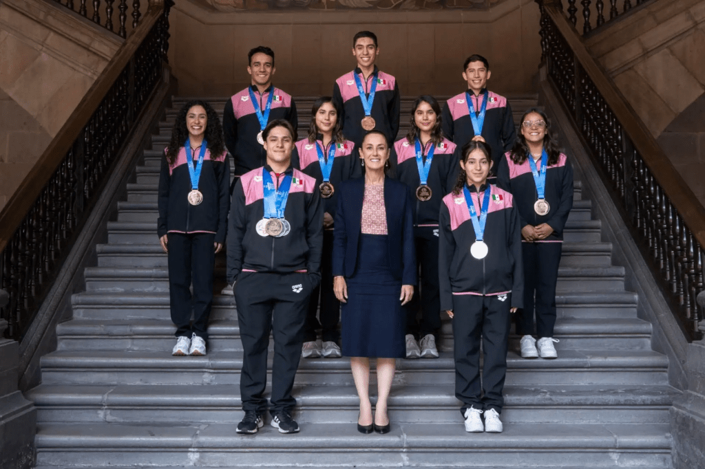Sheinbaum pide a clavadistas que hicieron historia en Mundial de Singapur ser un ejemplo para&nbsp;jóvenes