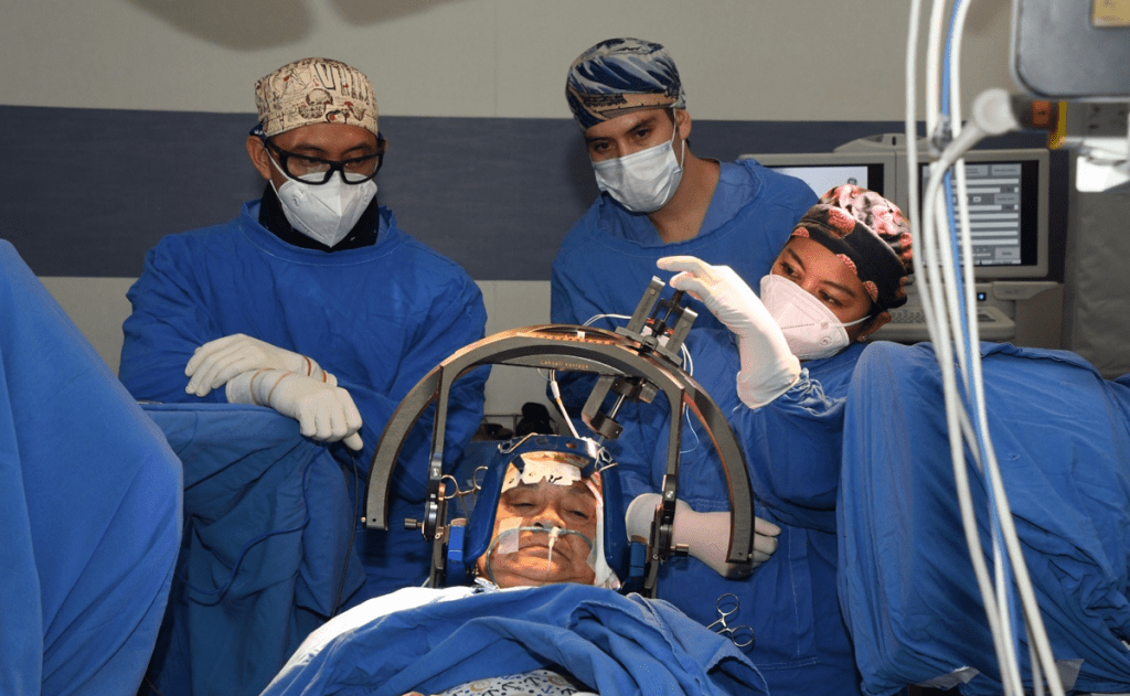 Marina mejora la calidad de vida de pacientes con Parkinson con cirugías y tecnología única en&nbsp;México