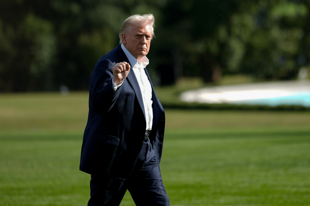 Trump anuncia aranceles de 100 % a películas&nbsp;extranjeras