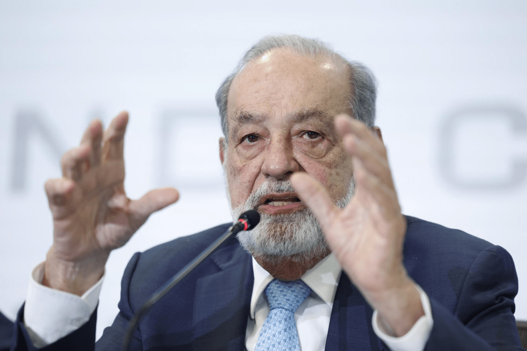 Carlos Slim firma contrato con Pemex por mil 991 millones de dólares para&nbsp;perforación