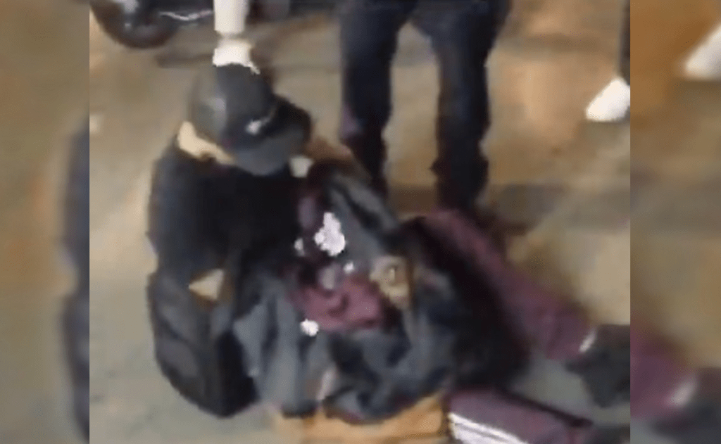 Mujer da a luz en la calle y abandona a la bebé; recién nacida se encuentra&nbsp;grave