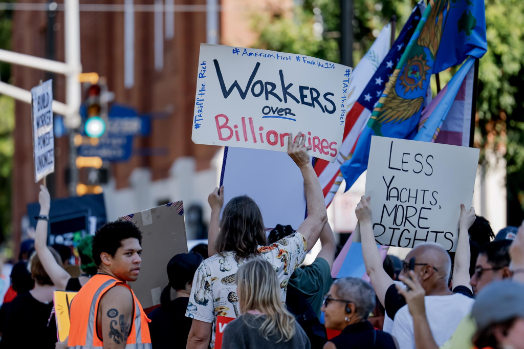 Denuncian que Trump favorece a millonarios con&nbsp;redadas