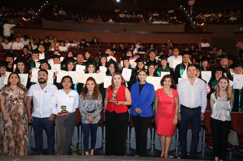 CEIBA celebra graduación de la generación 2021-2025 con emotiva ceremonia&nbsp;artística