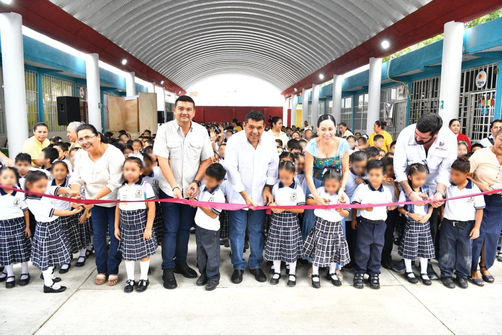 Gobierno del Pueblo entrega techumbres escolares en&nbsp;Comalcalco