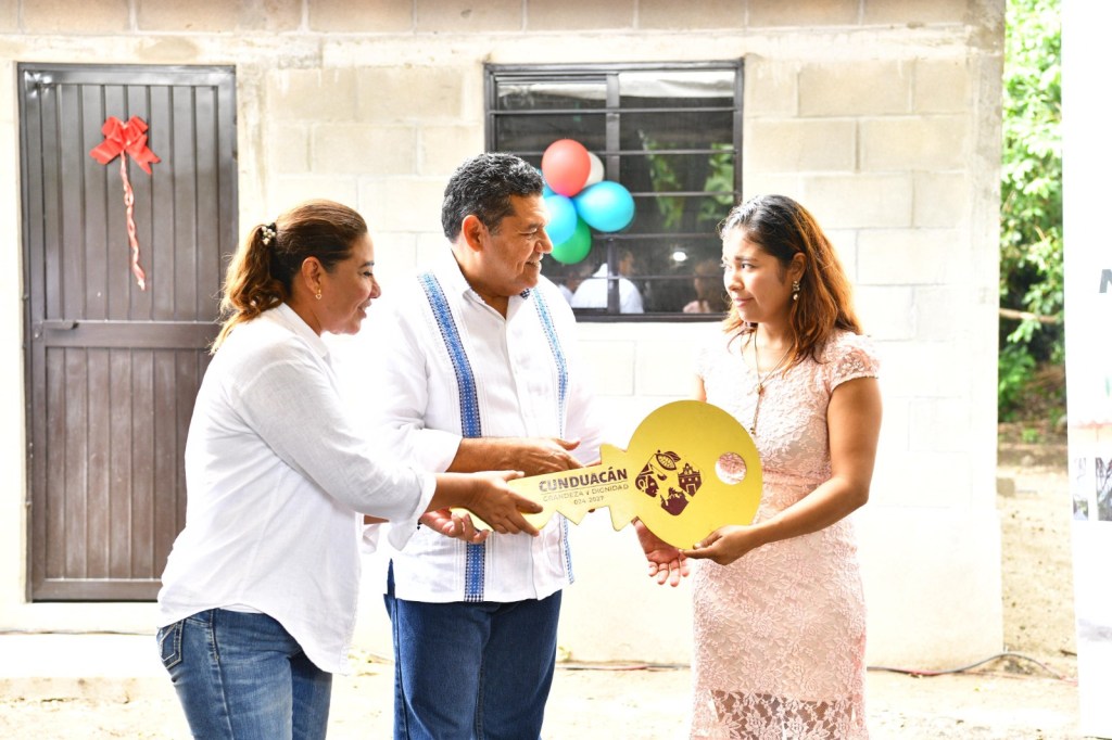 Javier May supervisa obras educativas y entrega viviendas en&nbsp;Cunduacán