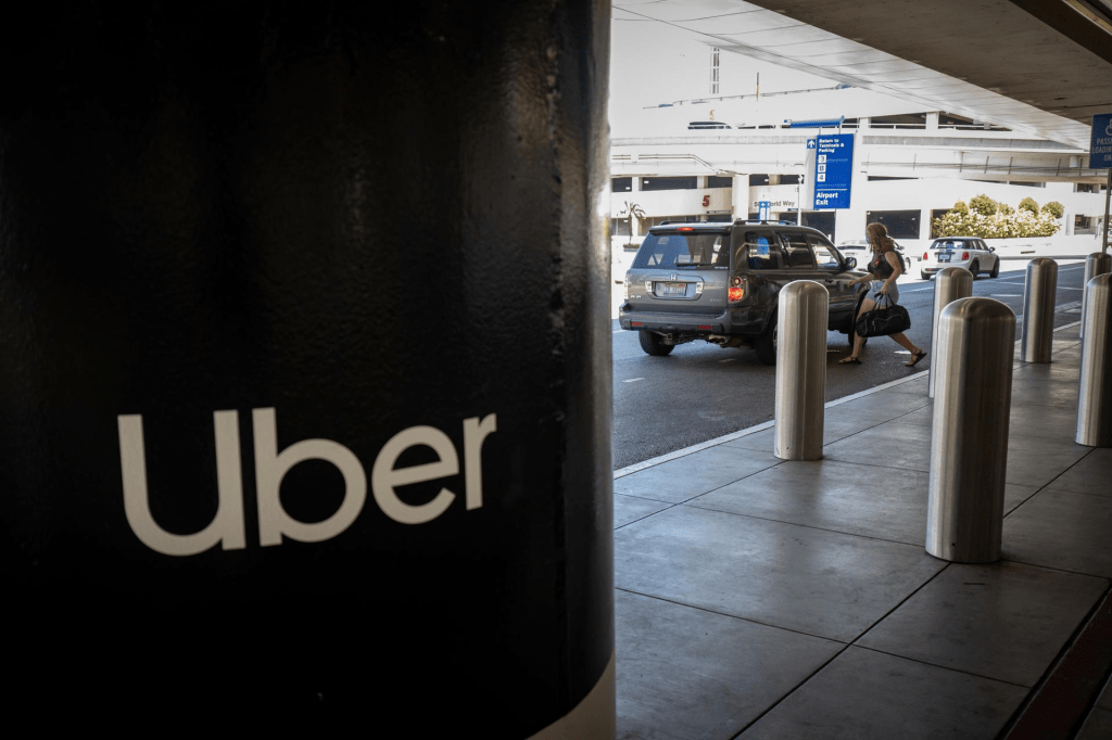 Uber afirma que puede operar en los aeropuertos de México tras decisión&nbsp;judicial