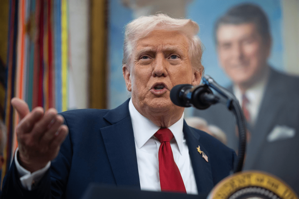 Trump exige a Israel que deje de bombardear Gaza para negociar la salida de los&nbsp;rehenes