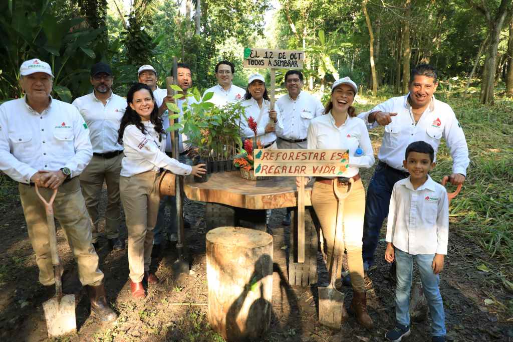 Familias tabasqueñas se suman con entusiasmo a la reforestación por un futuro más&nbsp;verde