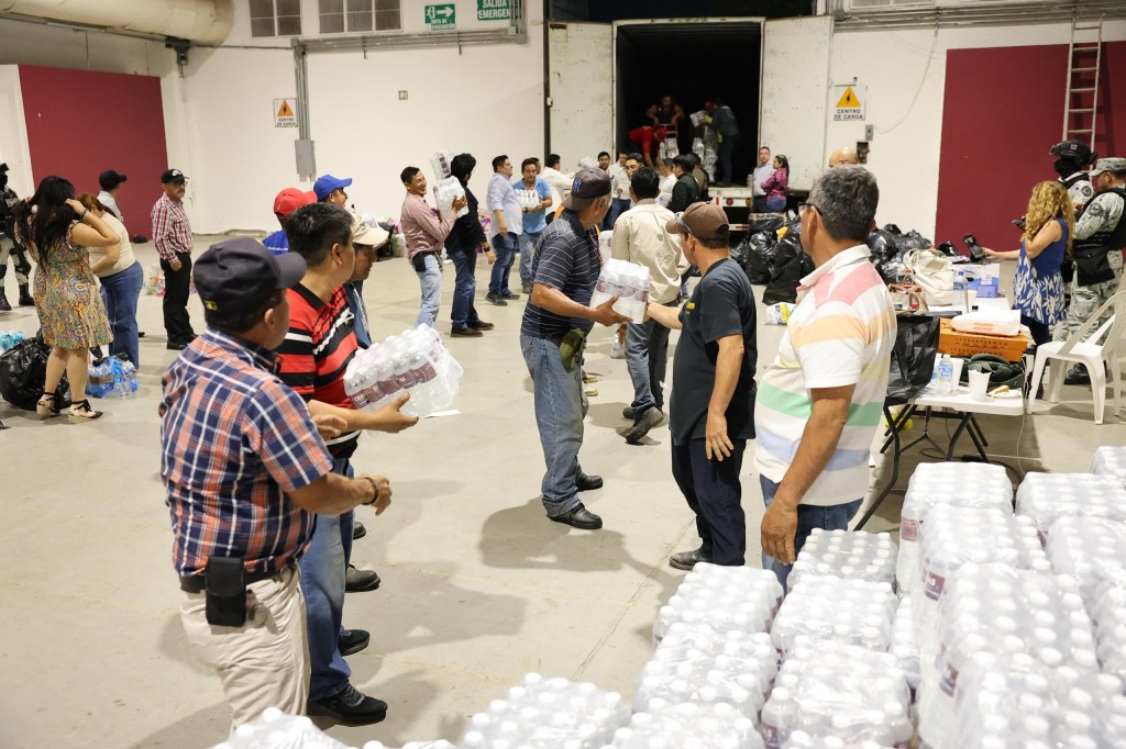 Tabasco envía primer cargamento de ayuda humanitaria a&nbsp;Veracruz