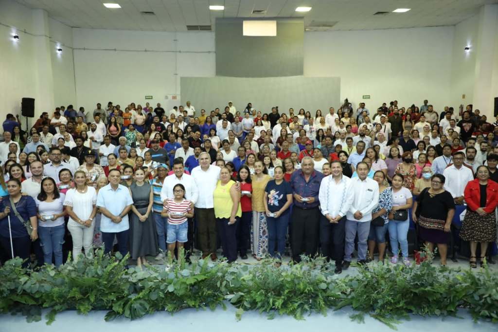 Gobierno de Tabasco entrega más de 2,500 lentes y anuncian 2,000 cirugías de cataratas para&nbsp;2026