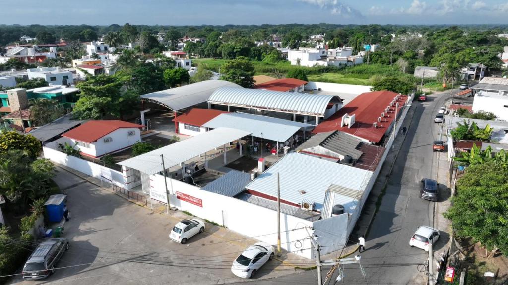 Javier May entrega nuevas aulas y barda perimetral en escuela primaria de&nbsp;Centro