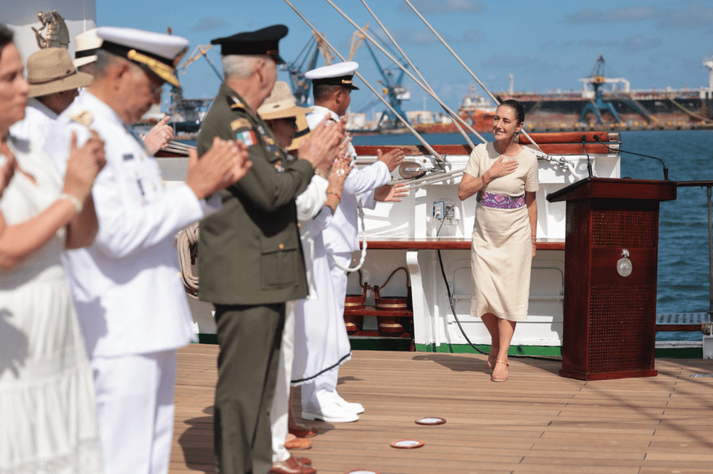 Claudia Sheinbaum aborda por primera vez el Buque Escuela Cuauhtémoc en&nbsp;Veracruz
