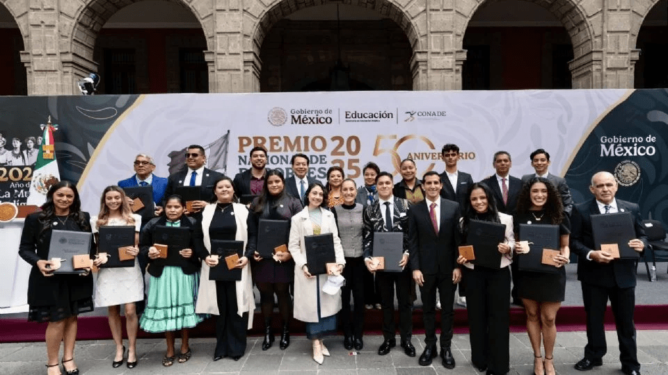 Atletas de élite y entrenadores reciben el Premio Nacional de Deportes de manos de&nbsp;Sheinbaum