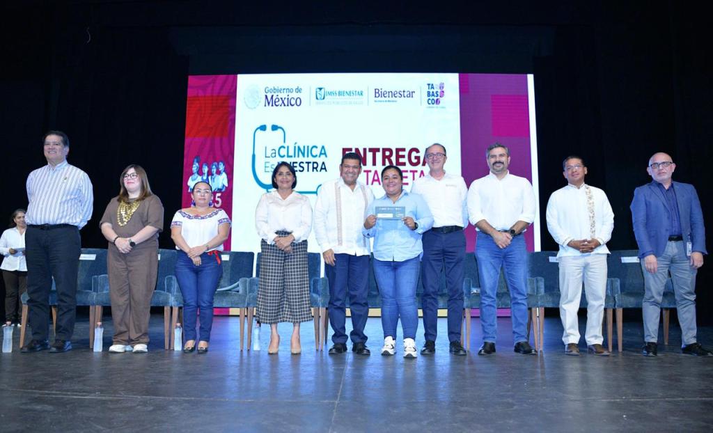 Gobernador Javier May entrega 502 tarjetas del programa “La Clínica es Nuestra” en&nbsp;Tabasco