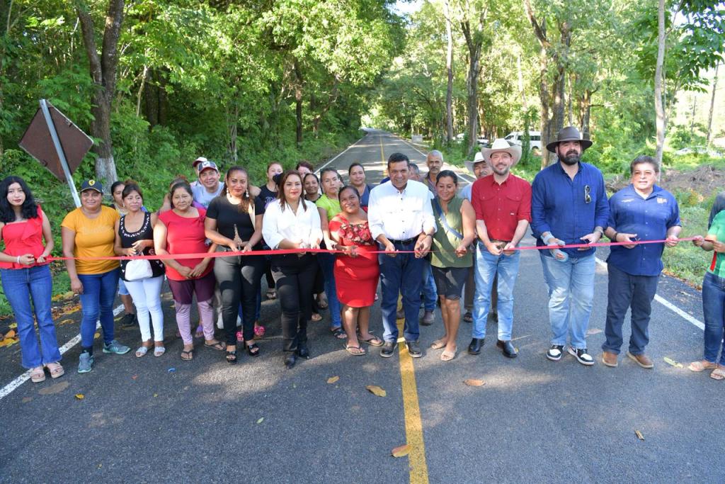 Gobierno de Tabasco impulsa conectividad con 2.4 kilómetros de terracerías y pavimento asfáltico en&nbsp;Tenosique