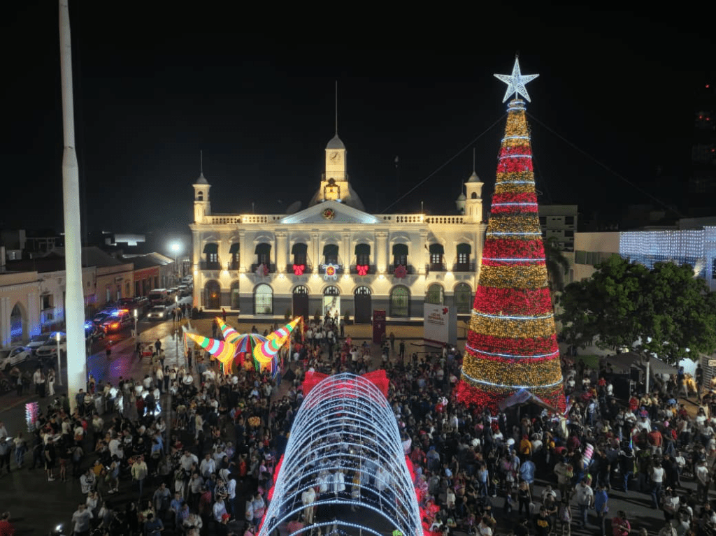 Tabasco se llena de luces y alegría con el encendido navideño en Plaza de&nbsp;Armas