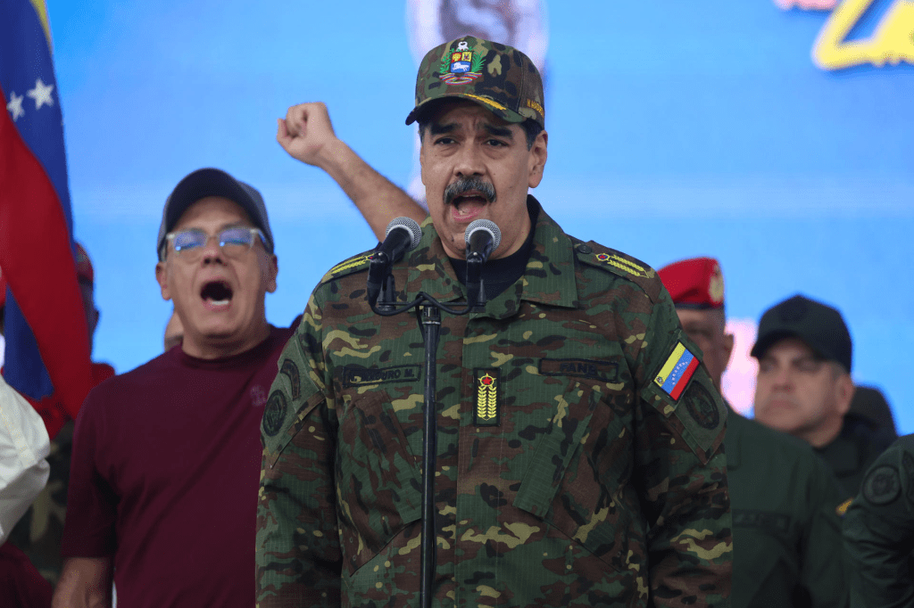 Maduro dice que el poder nacional de Venezuela se sustenta en el pueblo y en sus&nbsp;fusiles