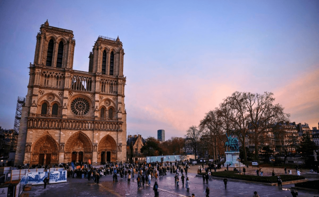Notre Dame supera en visitantes al Louvre y la Torre Eiffel, a un año de su&nbsp;reapertura