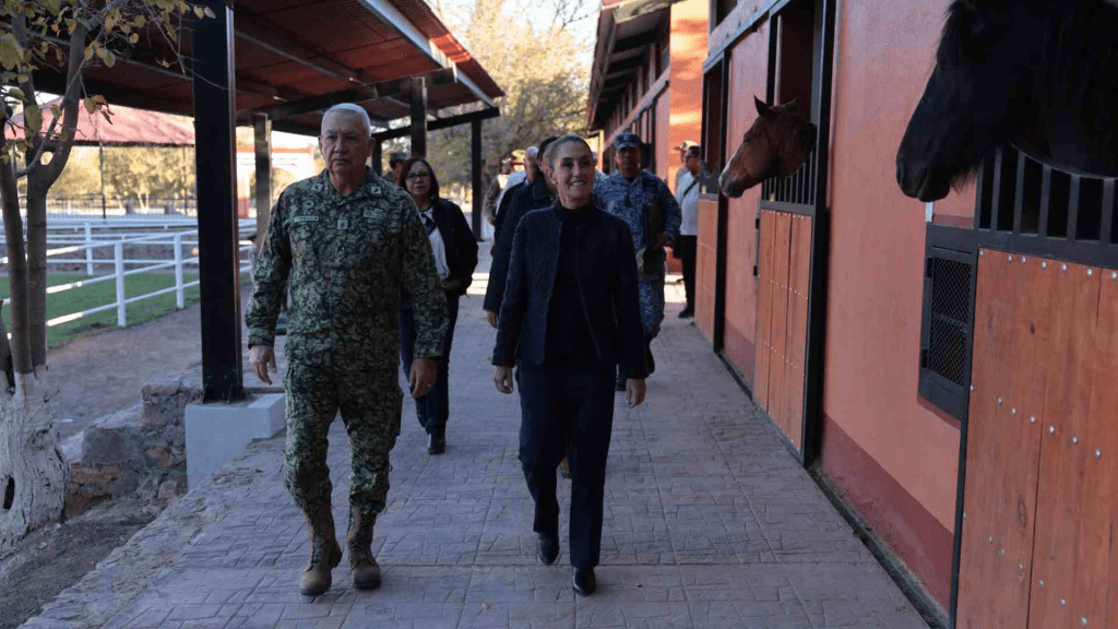 Claudia Sheinbaum y general secretario Trevilla visitan el Campo Militar de Santa Gertrudis, en&nbsp;Chihuahua
