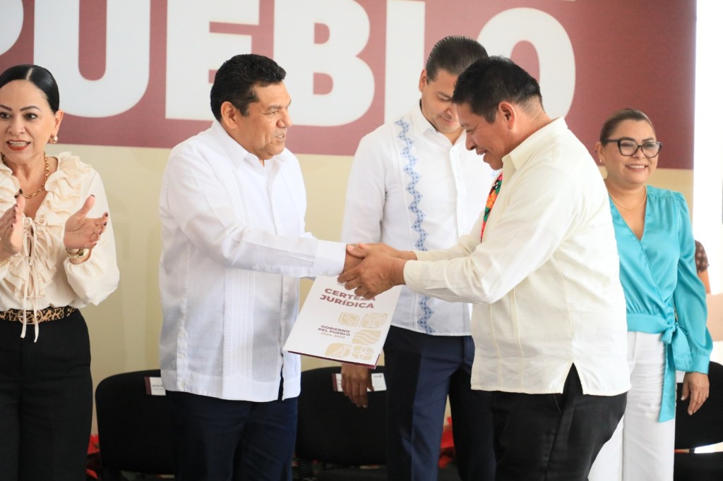 Gobierno de Tabasco entrega 52 títulos de propiedad a escuelas y avanza hacia la certeza jurídica del sector&nbsp;educativo
