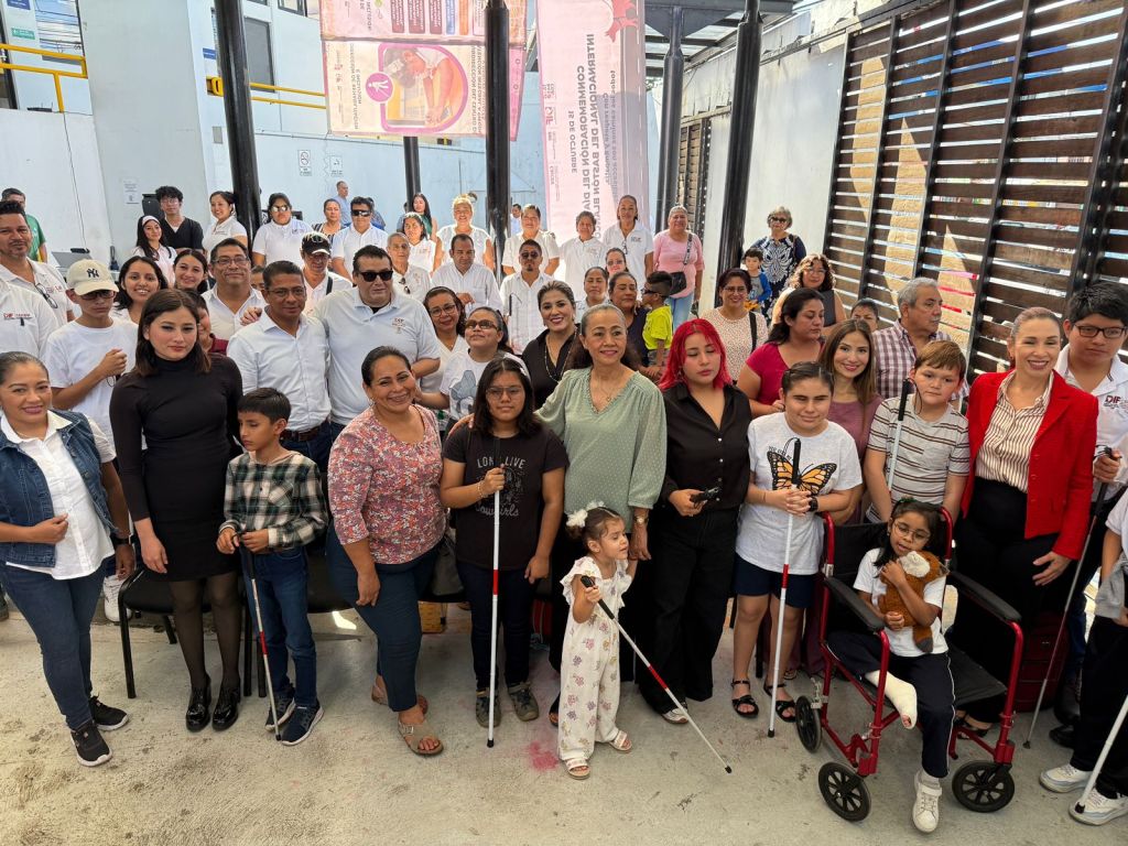 Entrega DIF Tabasco 27 bastones a personas con discapacidad visual para fortalecer su&nbsp;autonomía